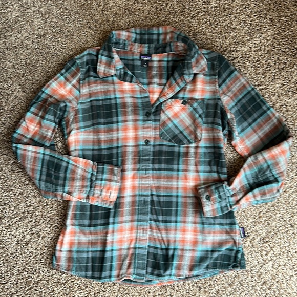 Patagonia Tops - Patagonia Organic Cotton Flannel (Size 0)